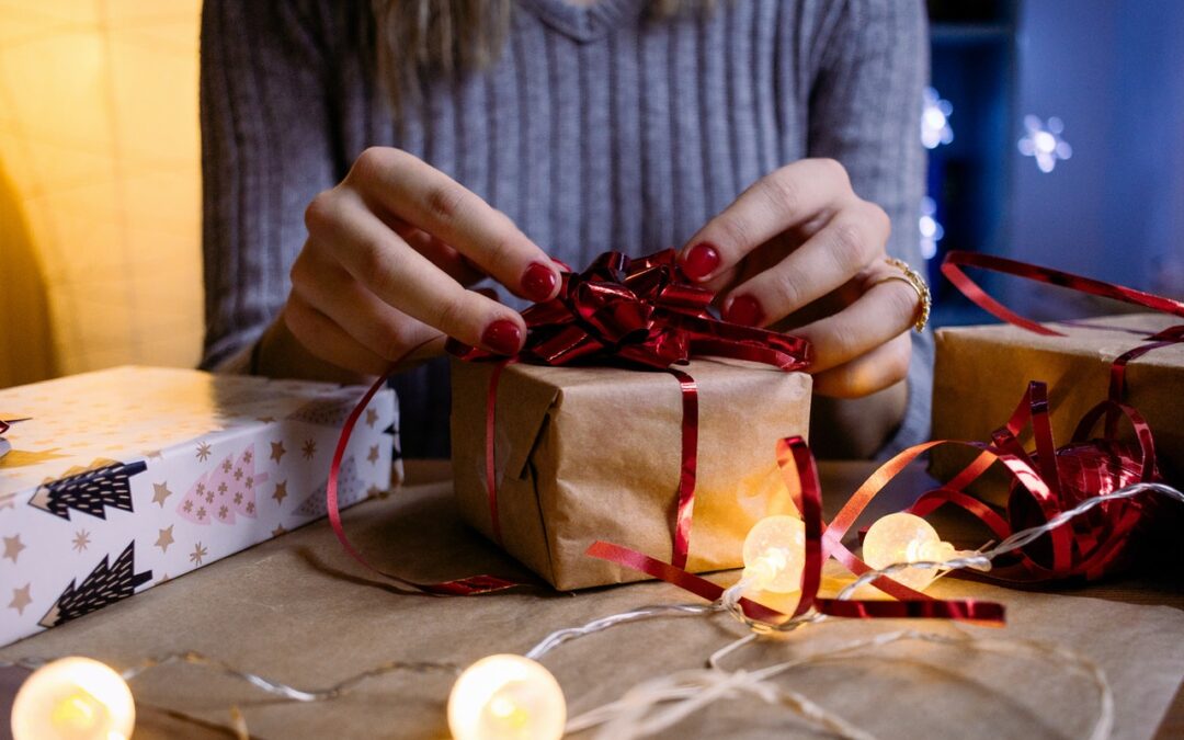 holiday gift wrapping organization