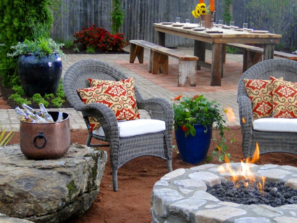 Top Decorating Tips for an Outdoor Conversation Area Just Organized