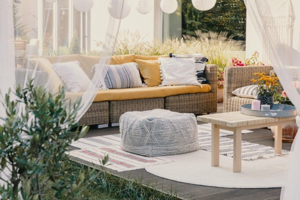 Top Decorating Tips for an Outdoor Conversation Area Just Organized